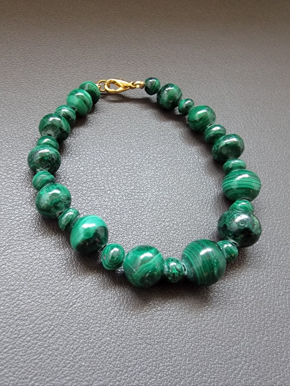 Vintage Genuine Malachite Beaded Bracelet | Graduated Green Stone Beads - Picture 2 of 9